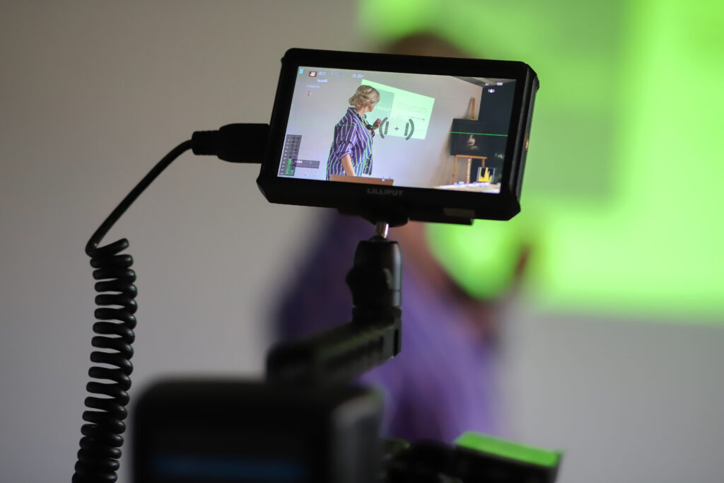 Kadr podczas filmowania wykładów i szkoleń dla firmy